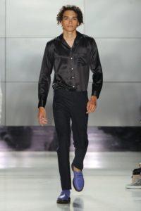 Черная рубашка тотал лук