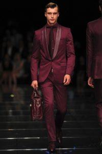 Бордовая рубашка тотал лук