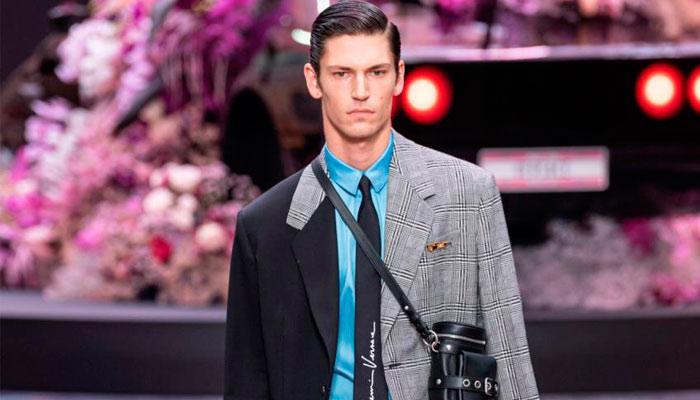 модный показ версаче