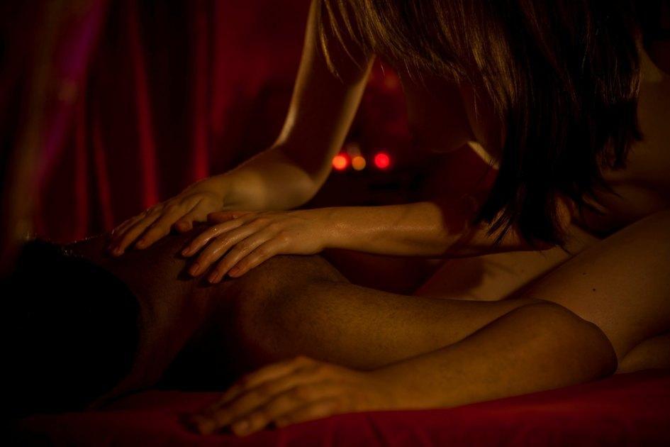 Чем полезен эротический массаж
