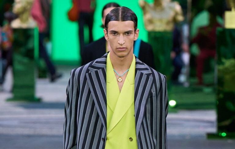 Versace 2023 обложка