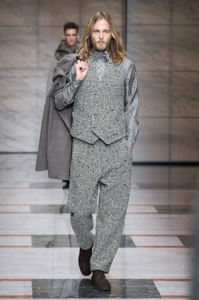 Модная мужская коллекция Giorgio Armani осень-зима 2023-2024 - вдохновение миланскими атриумами на STYLE4MAN.COM